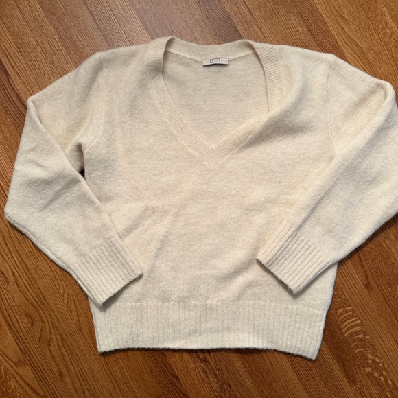 AYR Cutie BB V-Neck Cream Sweater - Picture 2 of 8